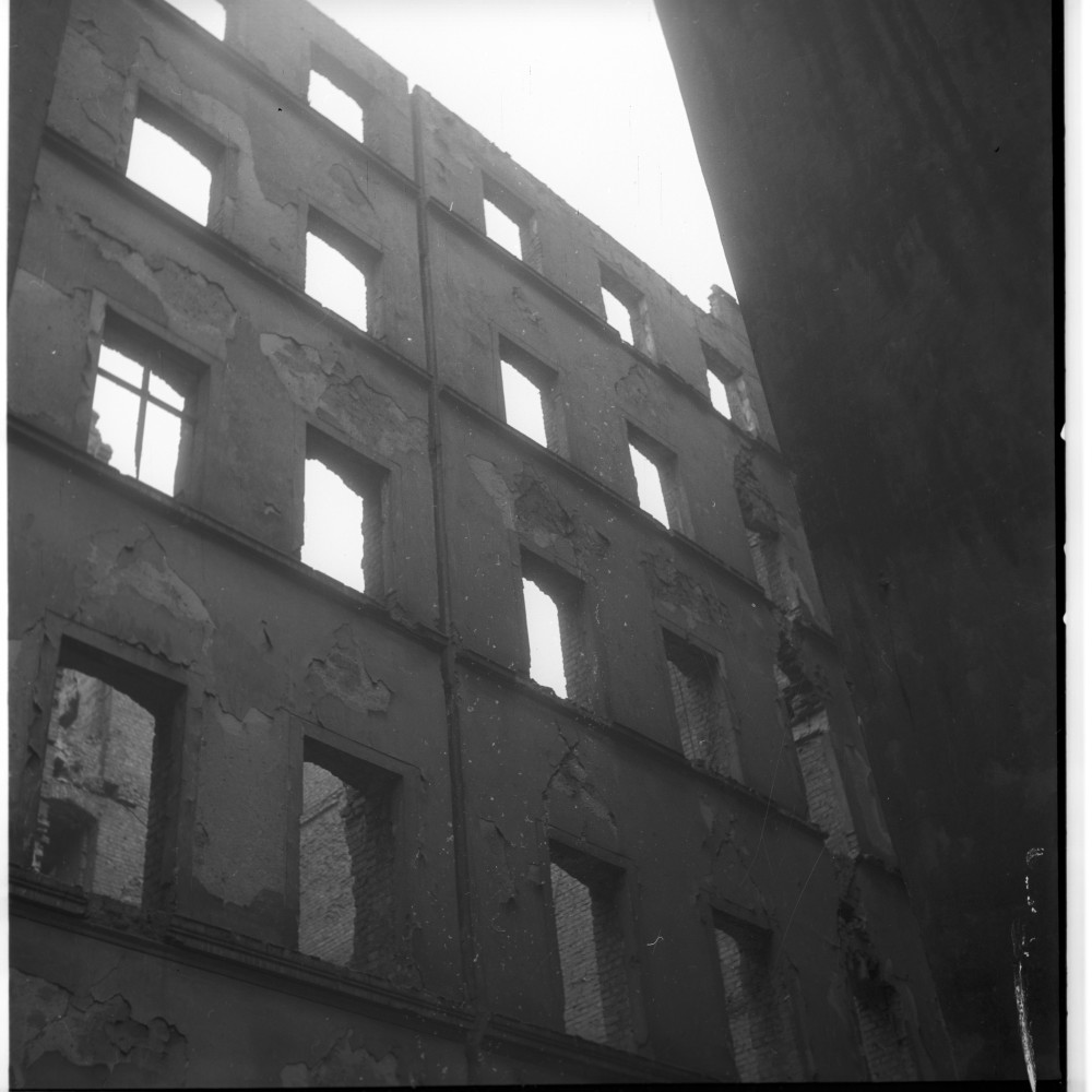 Negativ: Ruine, Potsdamer Straße 195, 1954 (Museen Tempelhof-Schöneberg/Herwarth Staudt CC BY-NC-SA)