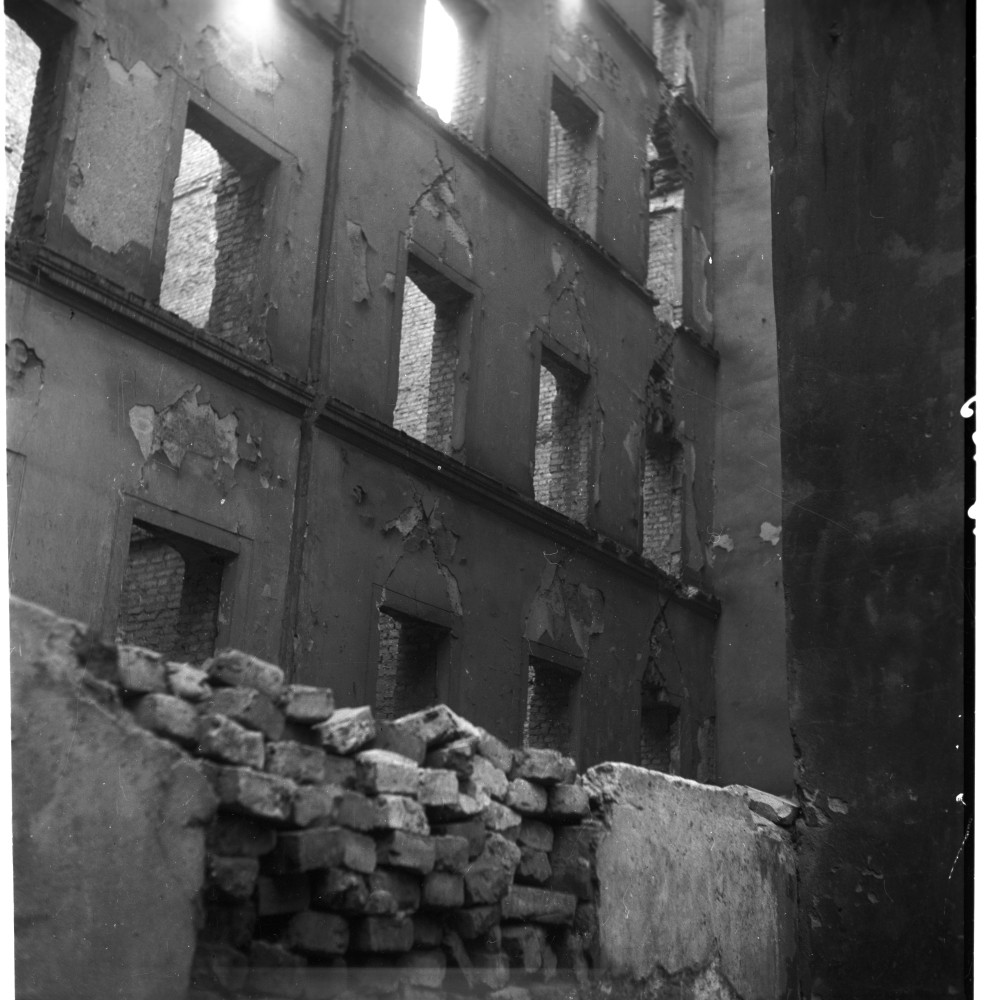 Negativ: Ruine, Potsdamer Straße 195, 1954 (Museen Tempelhof-Schöneberg/Herwarth Staudt CC BY-NC-SA)