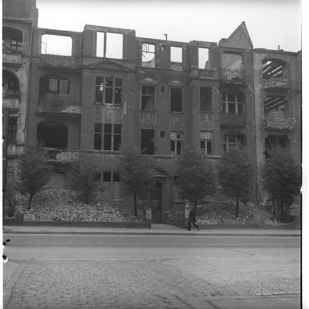Negativ: Ruine, Rubensstraße 82, 1950 (Museen Tempelhof-Schöneberg/Herwarth Staudt CC BY-NC-SA)