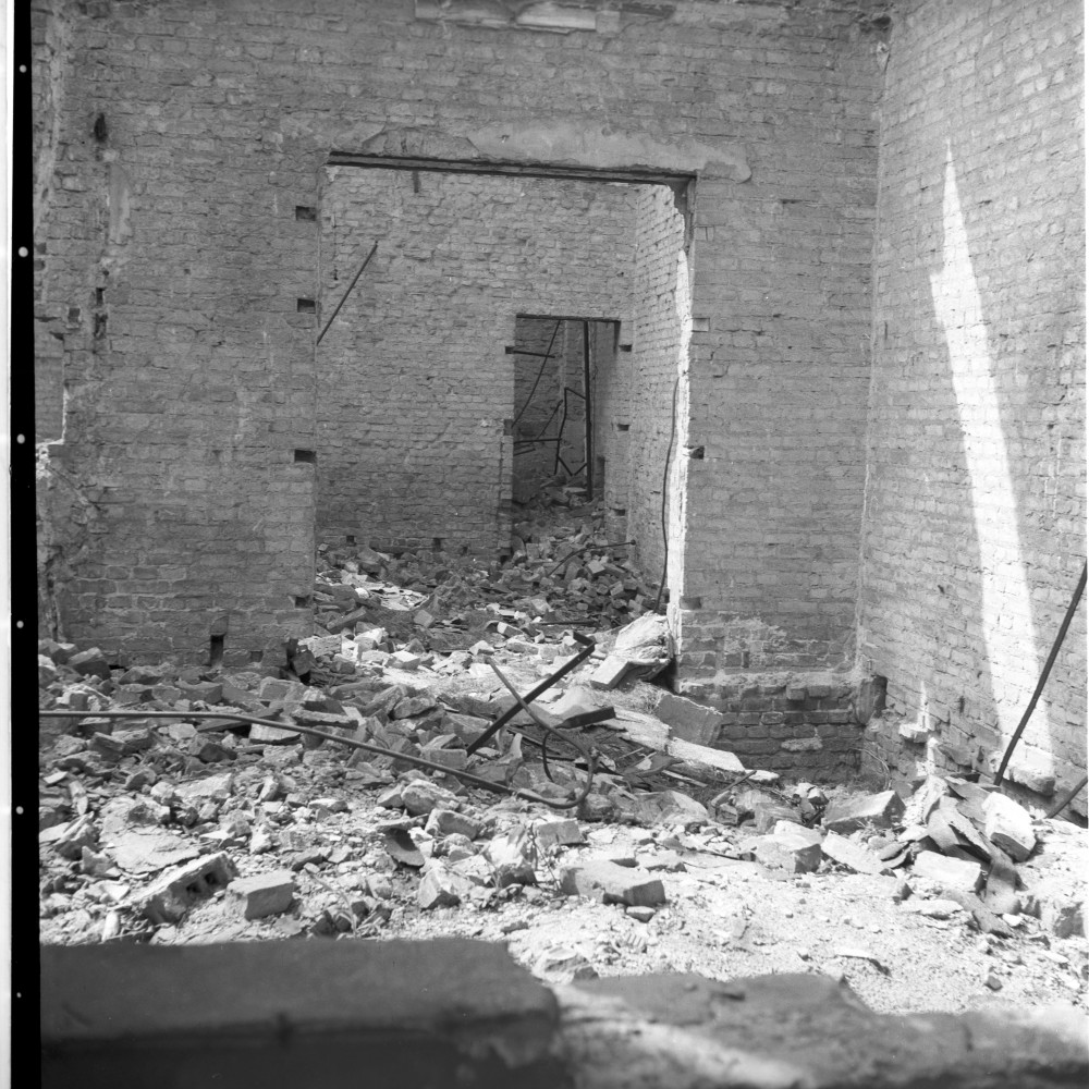 Negativ: Ruine, Saarstraße 6, 1952 (Museen Tempelhof-Schöneberg/Herwarth Staudt CC BY-NC-SA)