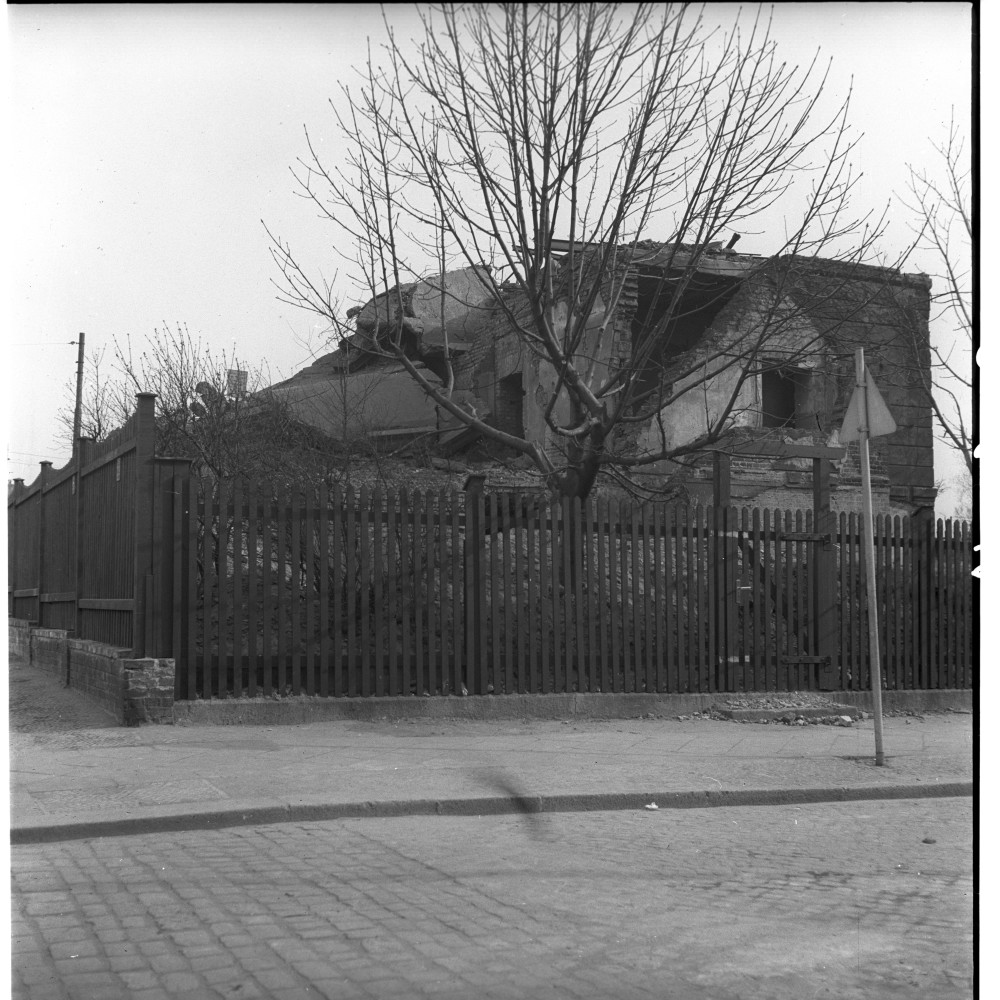 Negativ: Ruine, Sachsendamm 47 a, 1952 (Museen Tempelhof-Schöneberg/Herwarth Staudt CC BY-NC-SA)