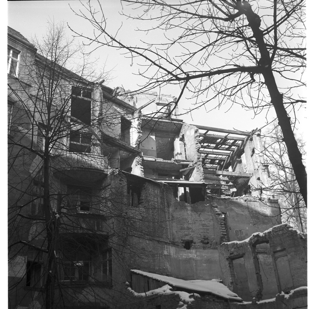 Negativ: Ruine, Salzburger Straße 8, 1955 (Museen Tempelhof-Schöneberg/Herwarth Staudt CC BY-NC-SA)