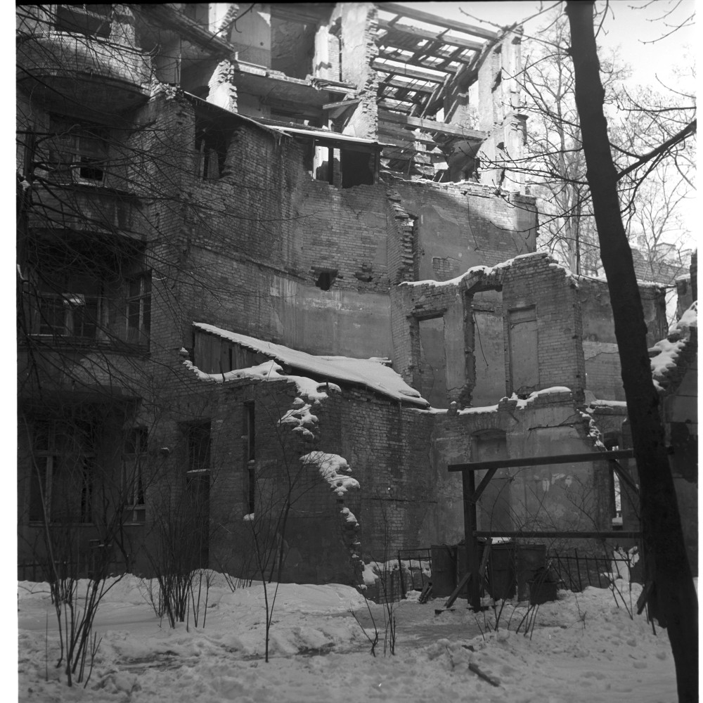 Negativ: Ruine, Salzburger Straße 8, 1955 (Museen Tempelhof-Schöneberg/Herwarth Staudt CC BY-NC-SA)