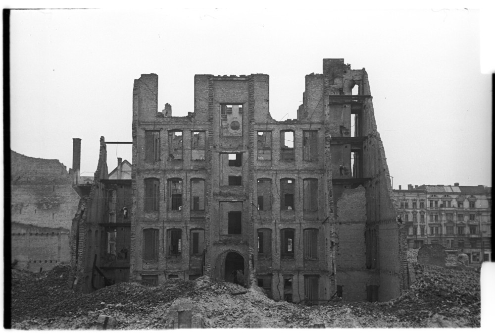 Negativ: Ruine, Schöneberg (Museen Tempelhof-Schöneberg/Herwarth Staudt CC BY-NC-SA)
