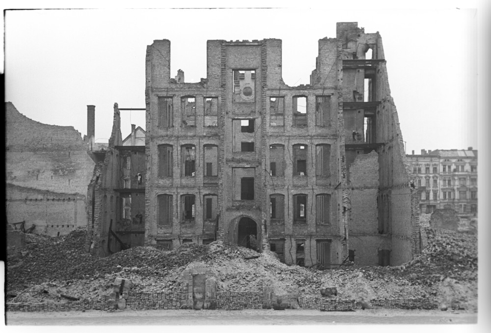 Negativ: Ruine, Schöneberg (Museen Tempelhof-Schöneberg/Herwarth Staudt CC BY-NC-SA)
