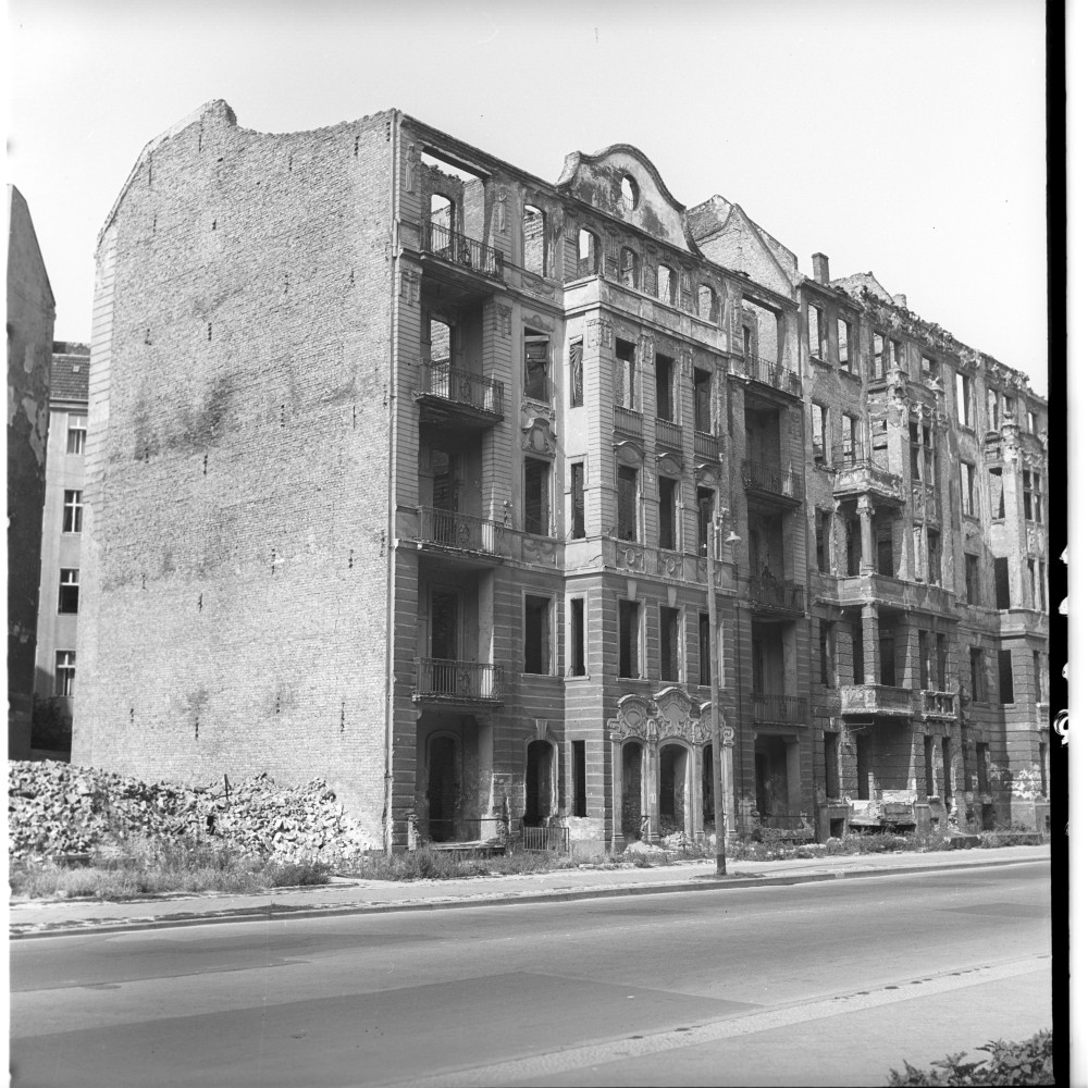 Negativ: Ruine, Schwäbische Straße 10, 1953 (Museen Tempelhof-Schöneberg/Herwarth Staudt CC BY-NC-SA)