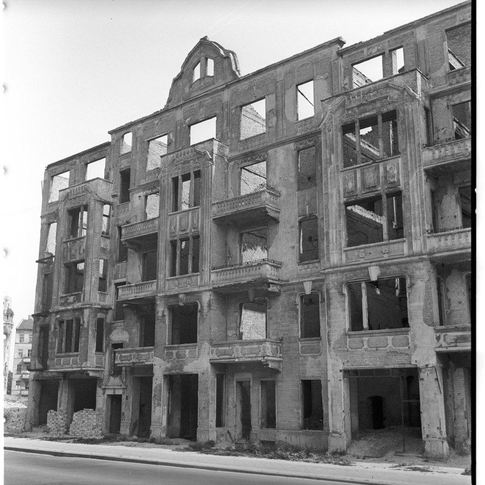 Negativ: Ruine, Schwäbische Straße 19, 1953 (Museen Tempelhof-Schöneberg/Herwarth Staudt CC BY-NC-SA)