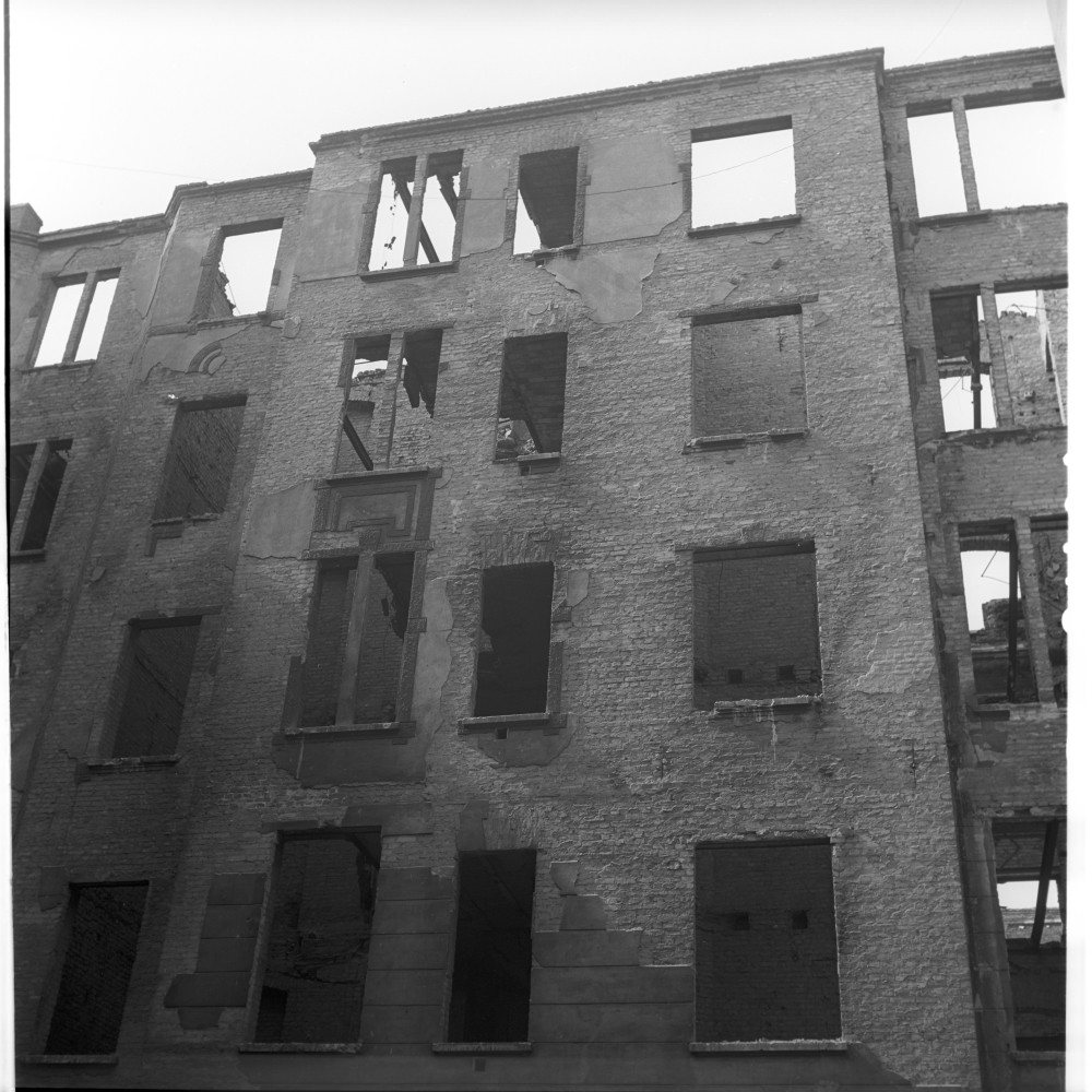 Negativ: Ruine, Schwäbische Straße 19, 1953 (Museen Tempelhof-Schöneberg/Herwarth Staudt CC BY-NC-SA)