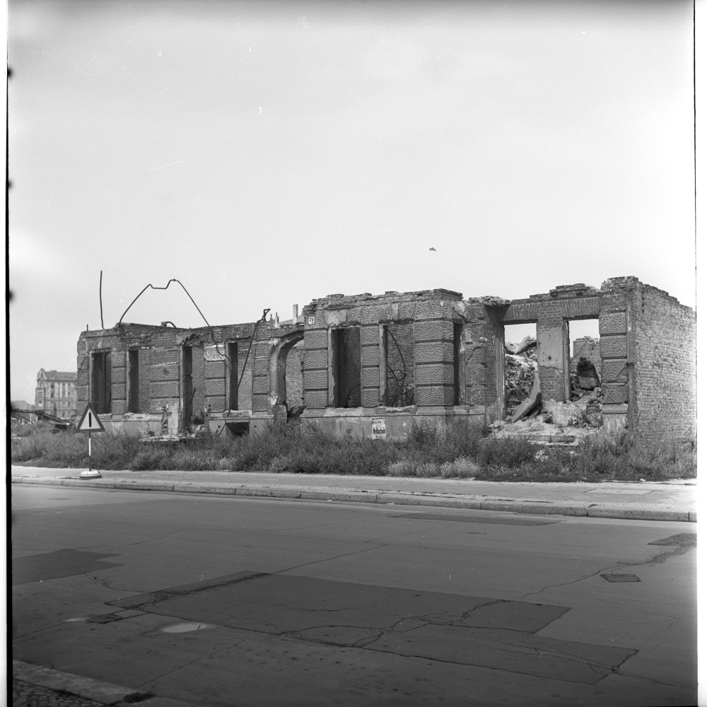 Negativ: Ruine, Schwäbische Straße 29, 1957 (Museen Tempelhof-Schöneberg/Herwarth Staudt CC BY-NC-SA)