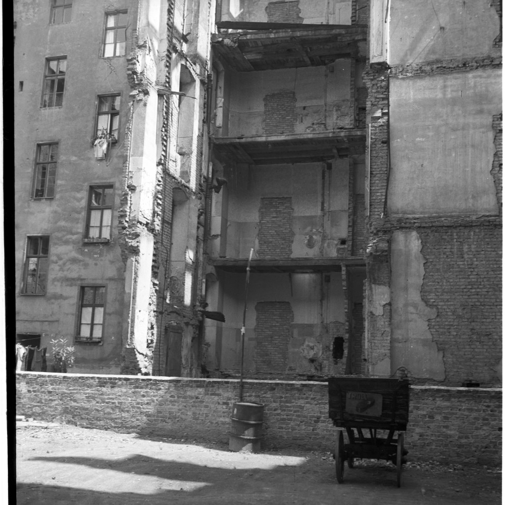 Negativ: Ruine, Schwerinstraße 11, 1952 (Museen Tempelhof-Schöneberg/Herwarth Staudt CC BY-NC-SA)