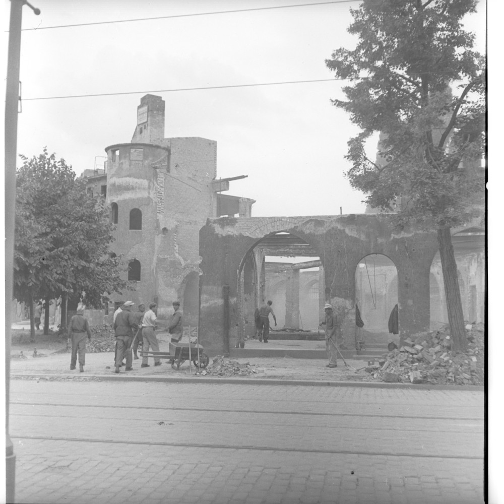 Negativ: Ruine, Siedlung Lindenhof, 1950 (Museen Tempelhof-Schöneberg/Herwarth Staudt CC BY-NC-SA)