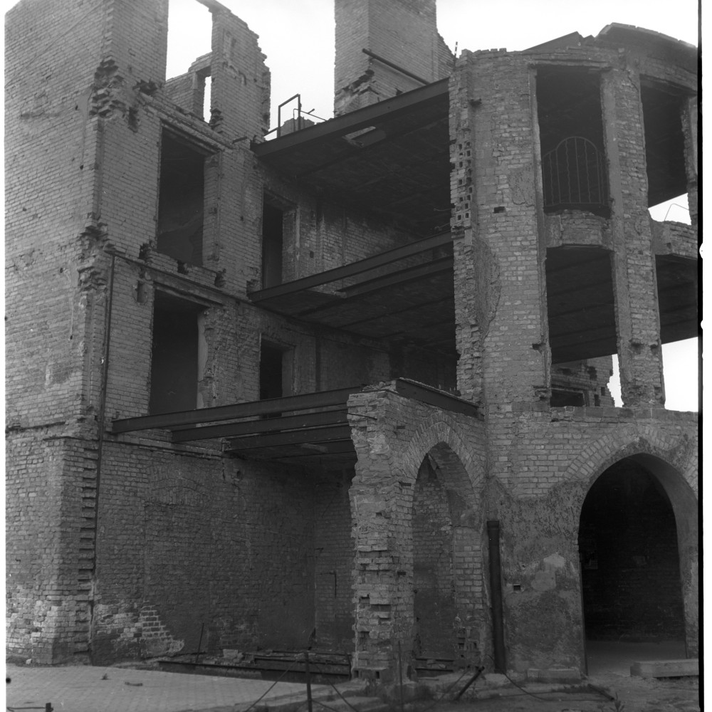 Negativ: Ruine, Siedlung Lindenhof, 1953 (Museen Tempelhof-Schöneberg/Herwarth Staudt CC BY-NC-SA)