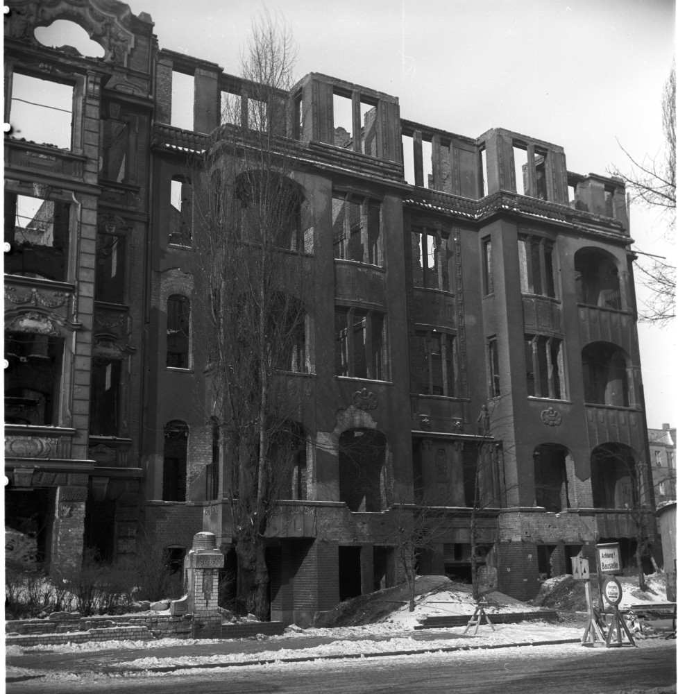 Negativ: Ruine, Stierstraße 19, 1954 (Museen Tempelhof-Schöneberg/Herwarth Staudt CC BY-NC-SA)