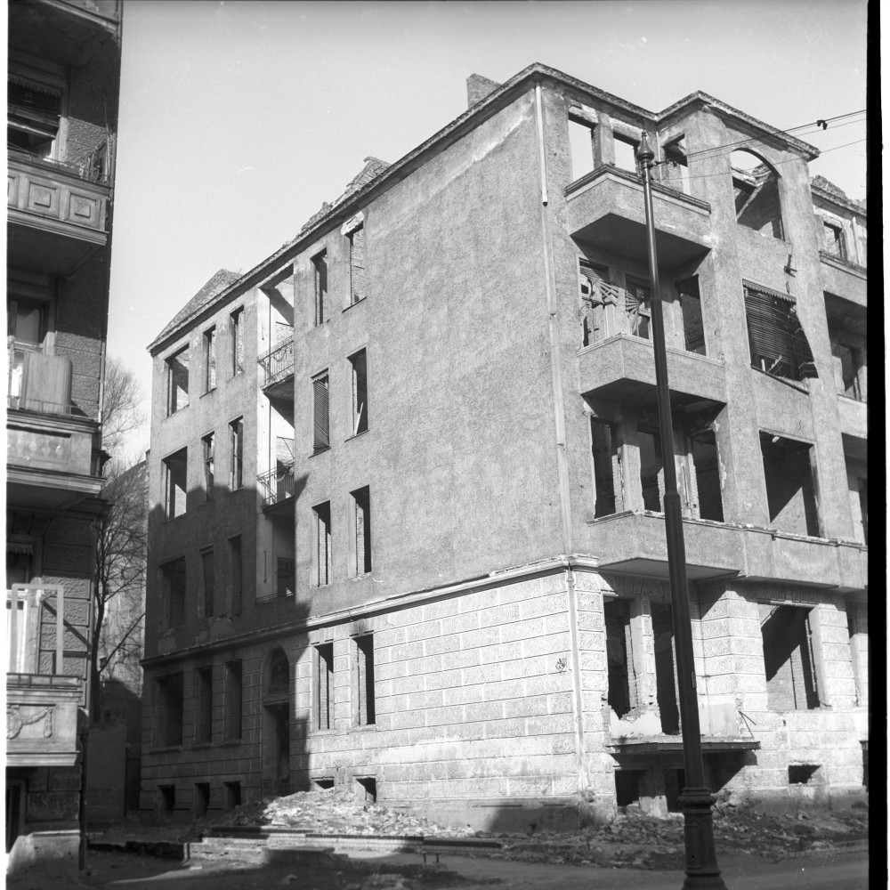 Negativ: Ruine, Stubenrauchstraße 51-52, 1953 (Museen Tempelhof-Schöneberg/Herwarth Staudt CC BY-NC-SA)