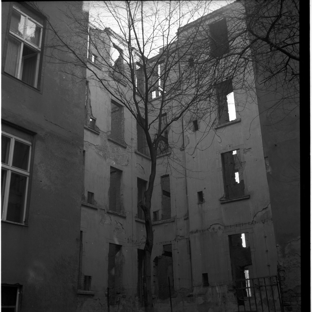 Negativ: Ruine, Stubenrauchstraße 51-52, 1953 (Museen Tempelhof-Schöneberg/Herwarth Staudt CC BY-NC-SA)