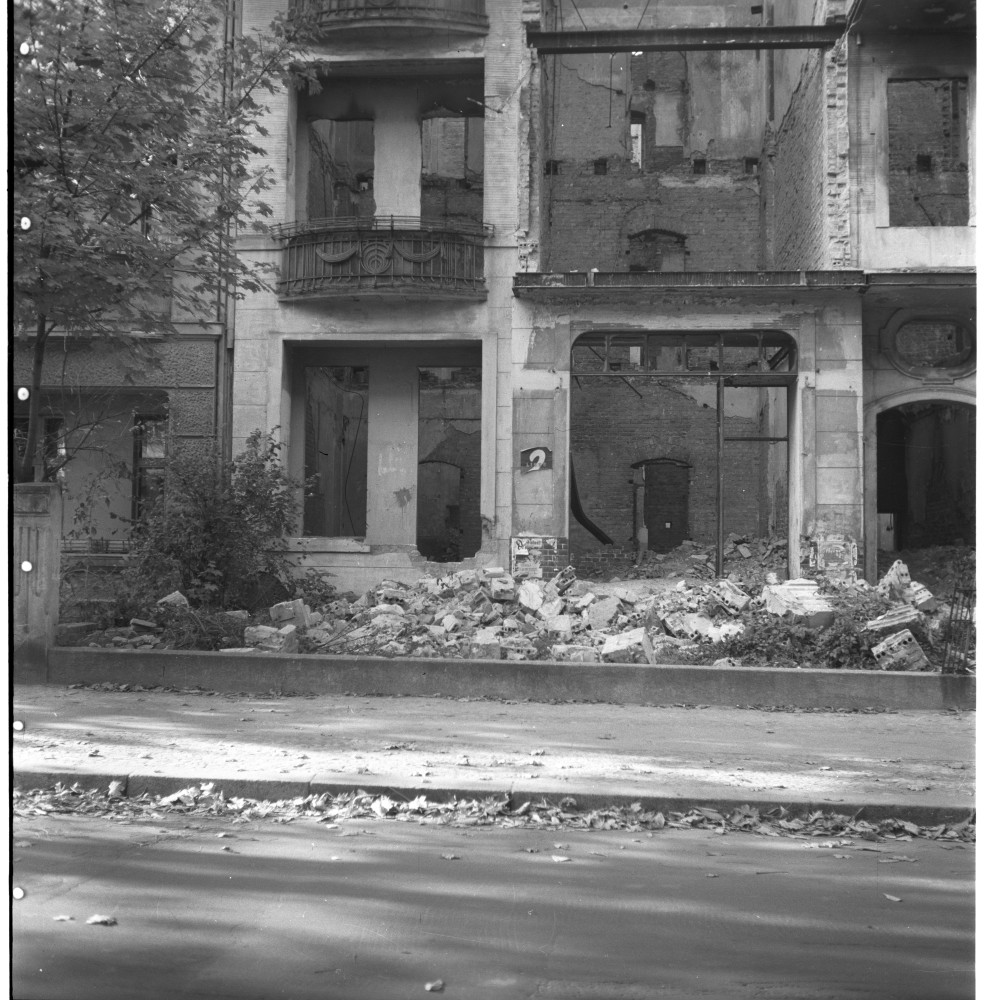 Negativ: Ruine, Stubenrauchstraße 64, 1951 (Museen Tempelhof-Schöneberg/Herwarth Staudt CC BY-NC-SA)