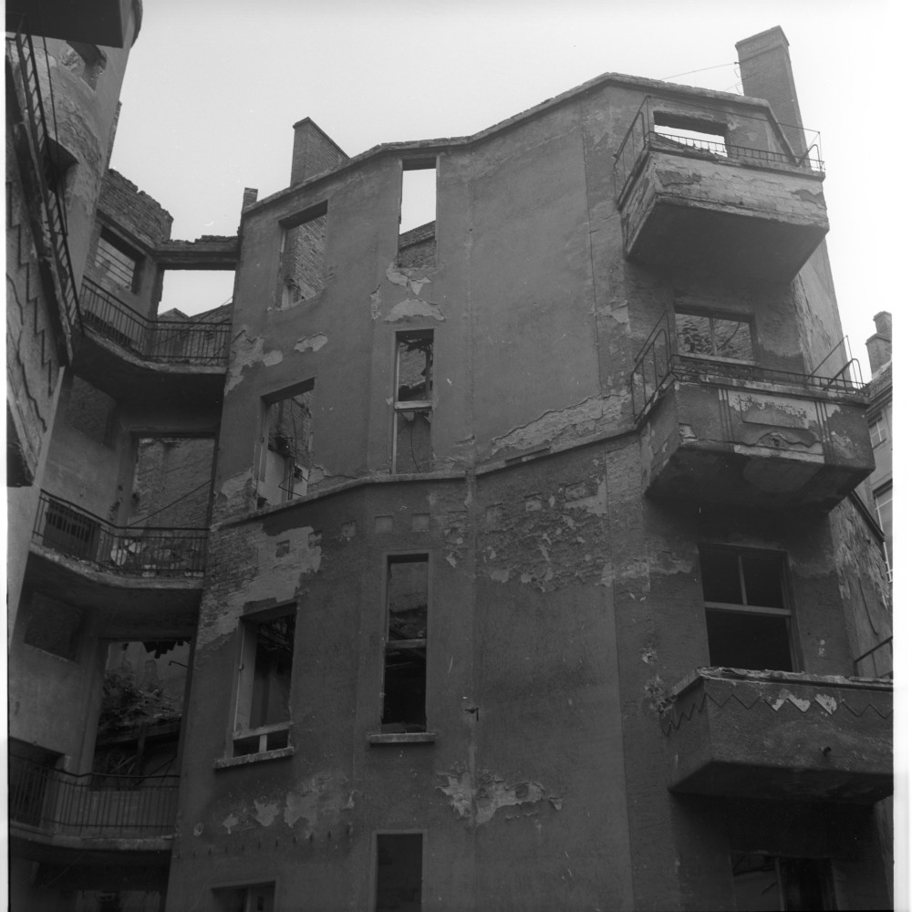 Negativ: Ruine, Taunusstraße 9, 1953 (Museen Tempelhof-Schöneberg/Herwarth Staudt CC BY-NC-SA)
