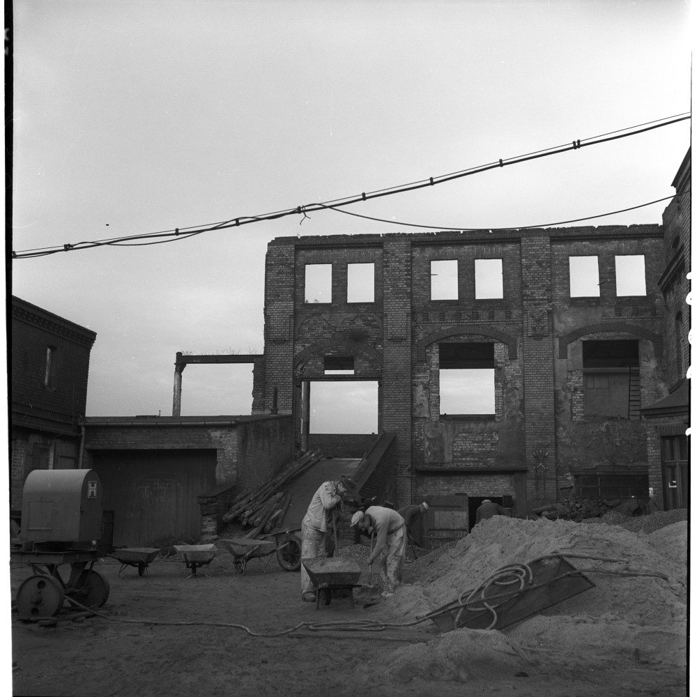 Negativ: Ruine, Tempelhofer Weg 65-68, 1956 (Museen Tempelhof-Schöneberg/Herwarth Staudt CC BY-NC-SA)