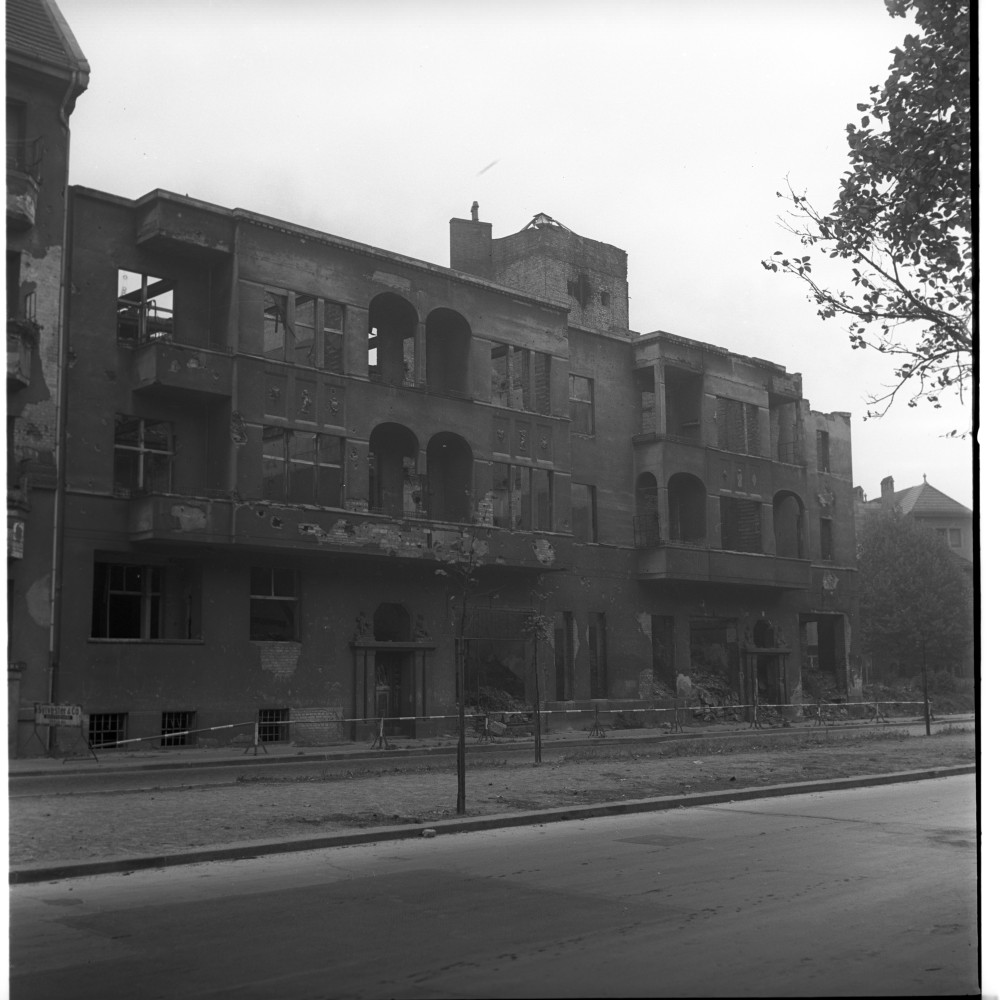 Negativ: Ruine, Thorwaldsenstraße 1, 1953 (Museen Tempelhof-Schöneberg/Herwarth Staudt CC BY-NC-SA)