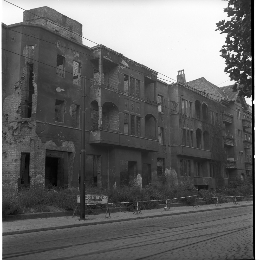 Negativ: Ruine, Thorwaldsenstraße 1, 1953 (Museen Tempelhof-Schöneberg/Herwarth Staudt CC BY-NC-SA)