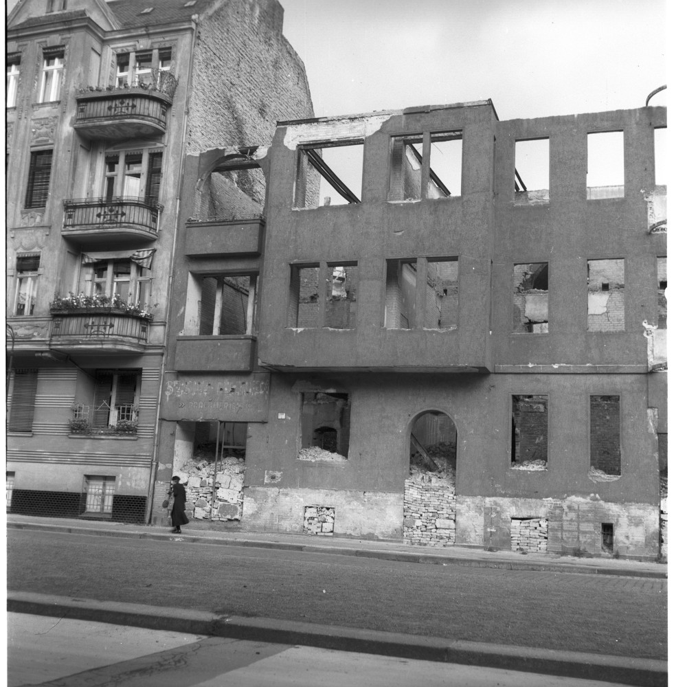 Negativ: Ruine, Thorwaldsenstraße 6, 1951 (Museen Tempelhof-Schöneberg/Herwarth Staudt CC BY-NC-SA)