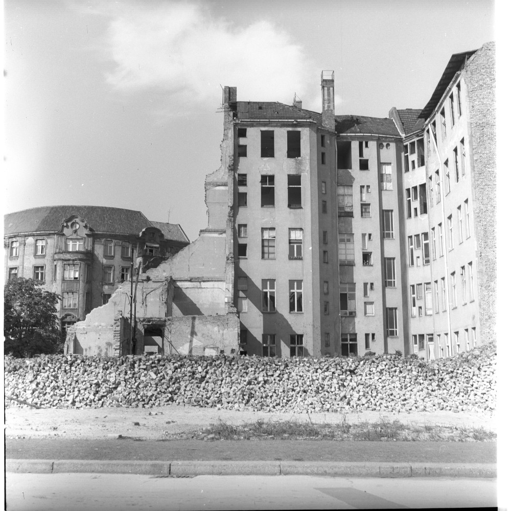Negativ: Ruine, Traunsteiner Straße 6, 1952 (Museen Tempelhof-Schöneberg/Herwarth Staudt CC BY-NC-SA)
