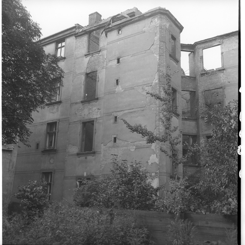 Negativ: Ruine, Wielandstraße 38, 1952 (Museen Tempelhof-Schöneberg/Herwarth Staudt CC BY-NC-SA)