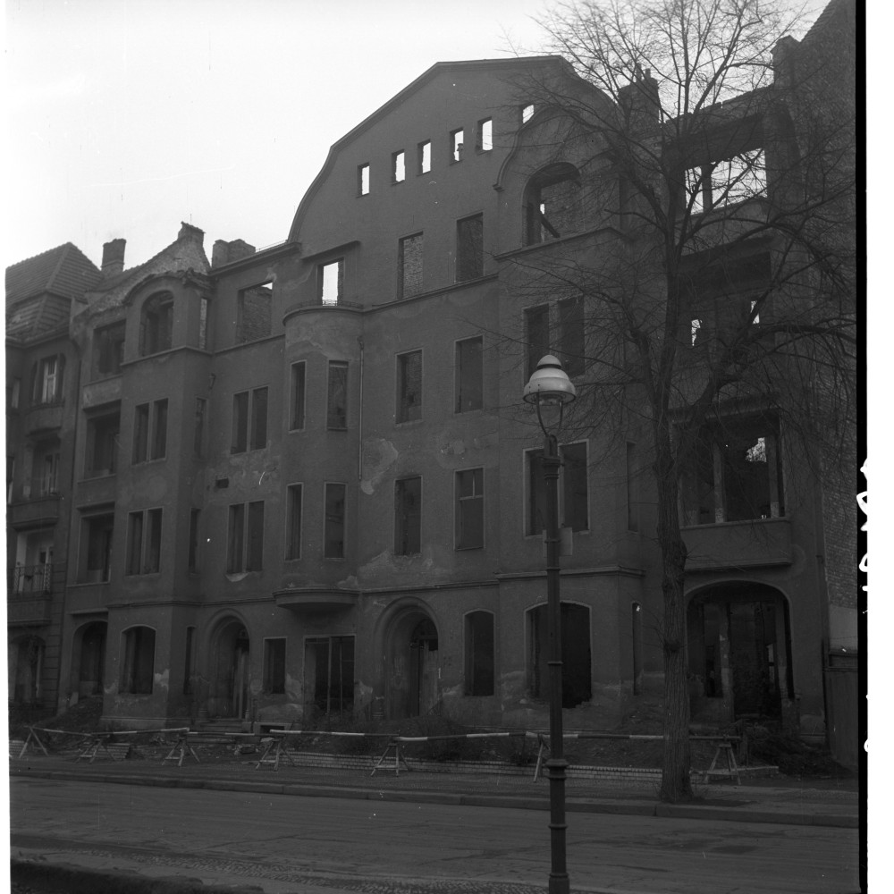 Negativ: Ruine, Wielandstraße 41, 1954 (Museen Tempelhof-Schöneberg/Herwarth Staudt CC BY-NC-SA)