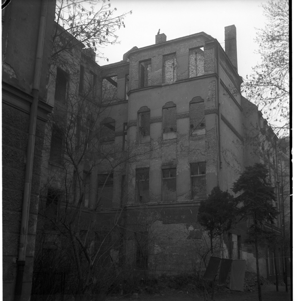 Negativ: Ruine, Wielandstraße 41, 1954 (Museen Tempelhof-Schöneberg/Herwarth Staudt CC BY-NC-SA)