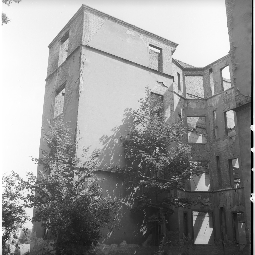 Negativ: Ruine, Wielandstraße 6, 1953 (Museen Tempelhof-Schöneberg/Herwarth Staudt CC BY-NC-SA)