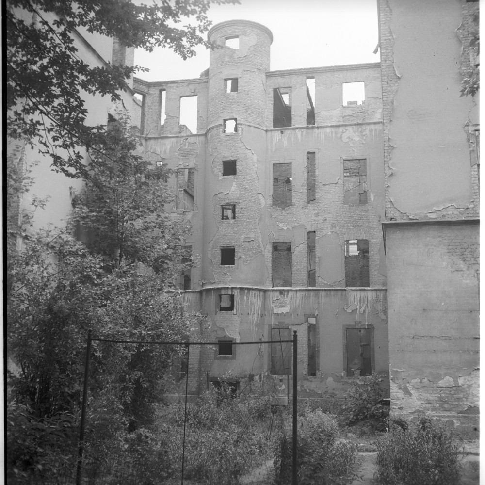 Negativ: Ruine, Wielandstraße 6, 1953 (Museen Tempelhof-Schöneberg/Herwarth Staudt CC BY-NC-SA)