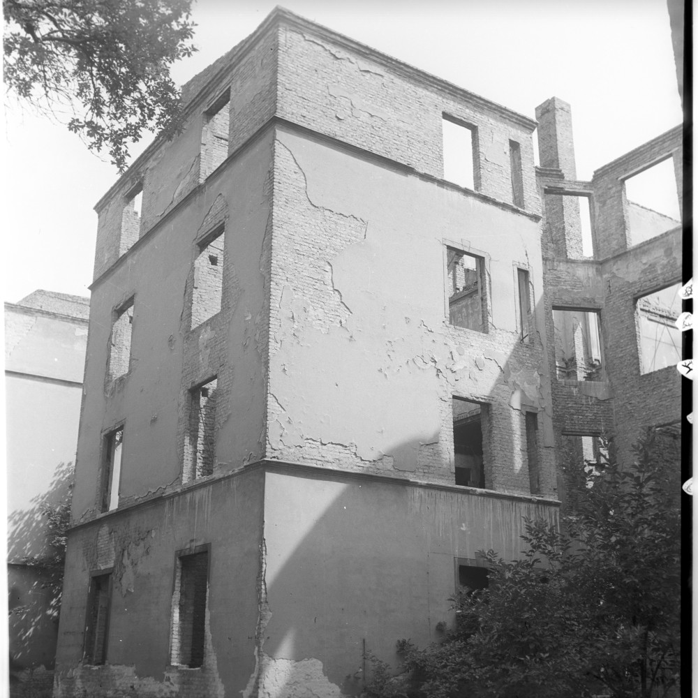 Negativ: Ruine, Wielandstraße 6-7, 1953 (Museen Tempelhof-Schöneberg/Herwarth Staudt CC BY-NC-SA)