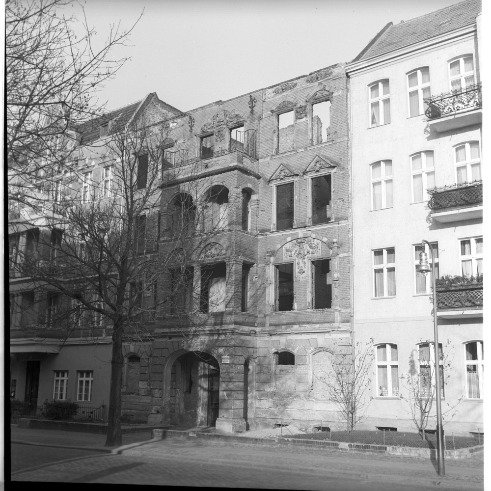 Negativ: Ruine, Wilhelm-Hauff-Straße 17, 1953 (Museen Tempelhof-Schöneberg/Herwarth Staudt CC BY-NC-SA)
