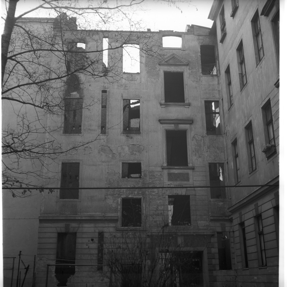Negativ: Ruine, Wilhelm-Hauff-Straße 17, 1953 (Museen Tempelhof-Schöneberg/Herwarth Staudt CC BY-NC-SA)