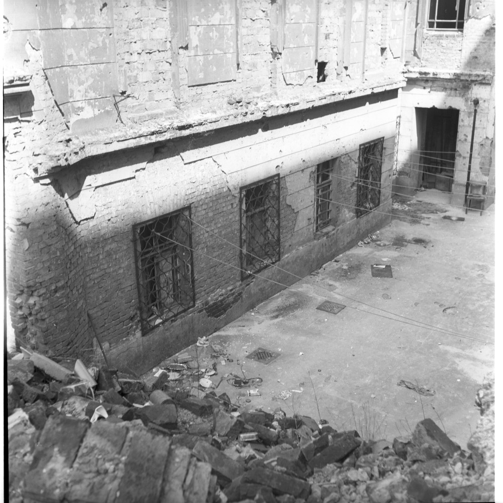 Negativ: Ruine, Winterfeldtstraße 33, 1953 (Museen Tempelhof-Schöneberg/Herwarth Staudt CC BY-NC-SA)