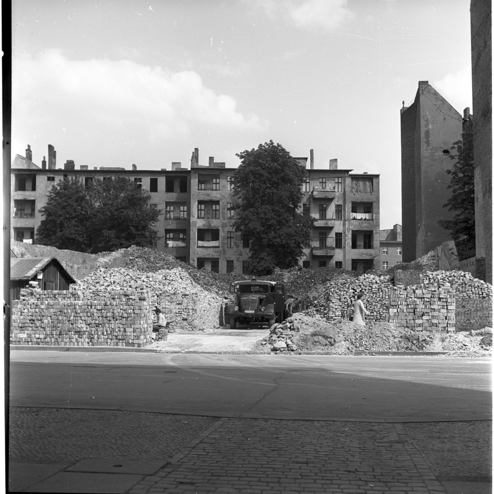 Negativ: Trümmer, Ansbacher Straße 34, 1953 (Museen Tempelhof-Schöneberg/Herwarth Staudt CC BY-NC-SA)