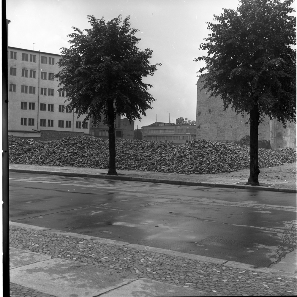 Negativ: Trümmer, Ansbacher Straße 9, 1953 (Museen Tempelhof-Schöneberg/Herwarth Staudt CC BY-NC-SA)