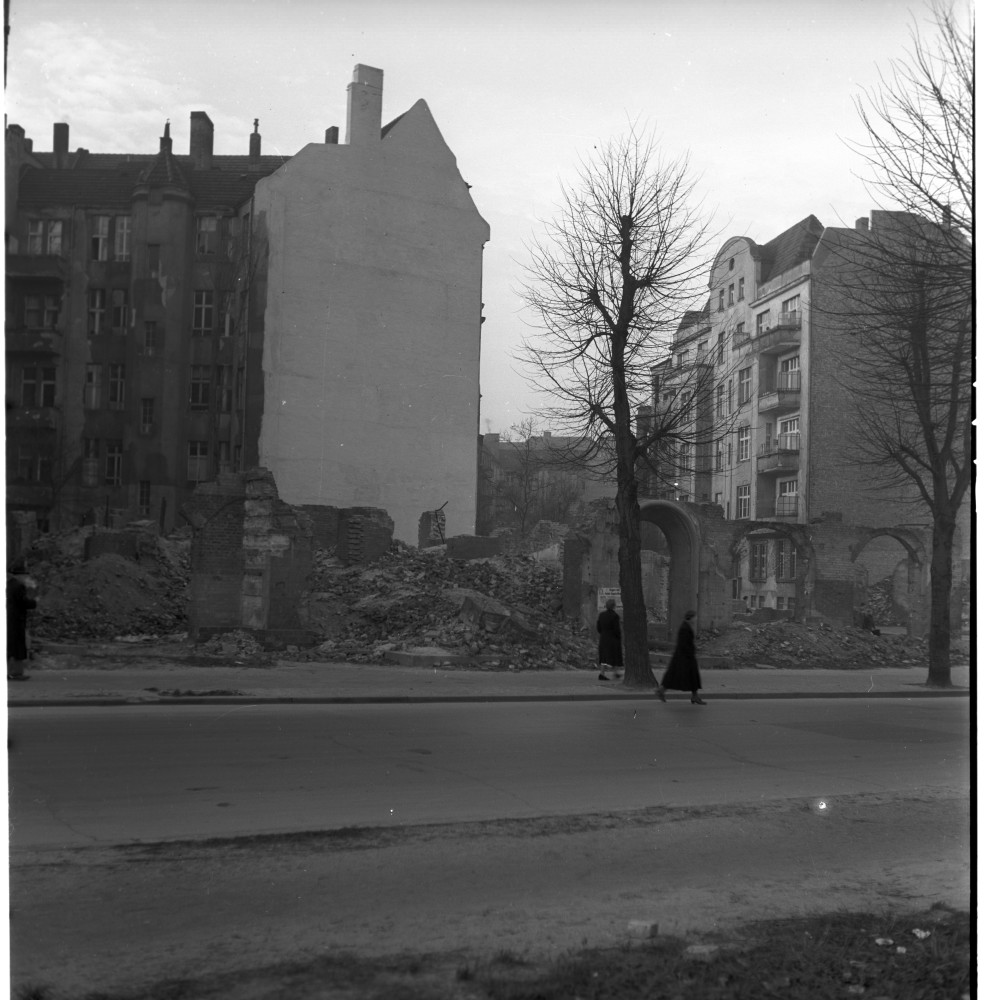Negativ: Trümmer, Aschaffenburger Straße 9, 1953 (Museen Tempelhof-Schöneberg/Herwarth Staudt CC BY-NC-SA)