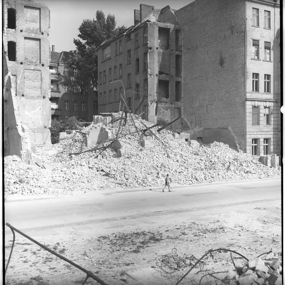 Negativ: Trümmer, Bamberger Straße 45, 1950 (Museen Tempelhof-Schöneberg/Herwarth Staudt CC BY-NC-SA)