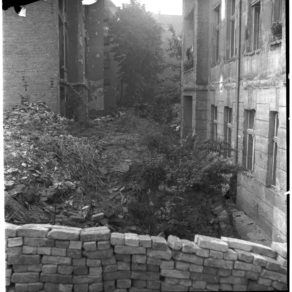 Negativ: Trümmer, Bayreuther Straße 17, 1950 (Museen Tempelhof-Schöneberg/Herwarth Staudt CC BY-NC-SA)