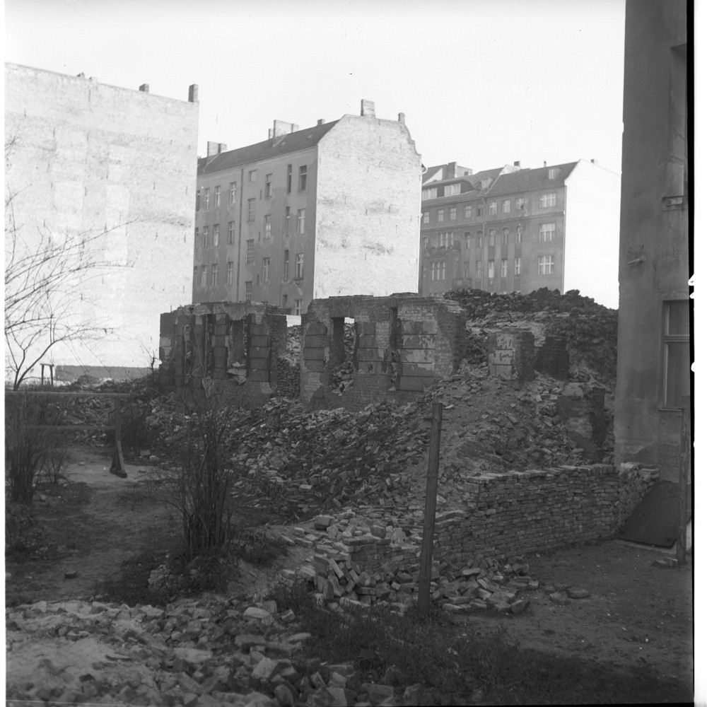 Negativ: Trümmer, Bayreuther Straße 18, 1953 (Museen Tempelhof-Schöneberg/Herwarth Staudt CC BY-NC-SA)