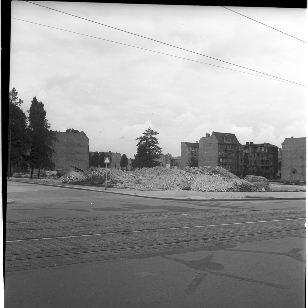 Negativ: Trümmer, Berchtesgadener Straße 28, 1953 (Museen Tempelhof-Schöneberg/Herwarth Staudt CC BY-NC-SA)