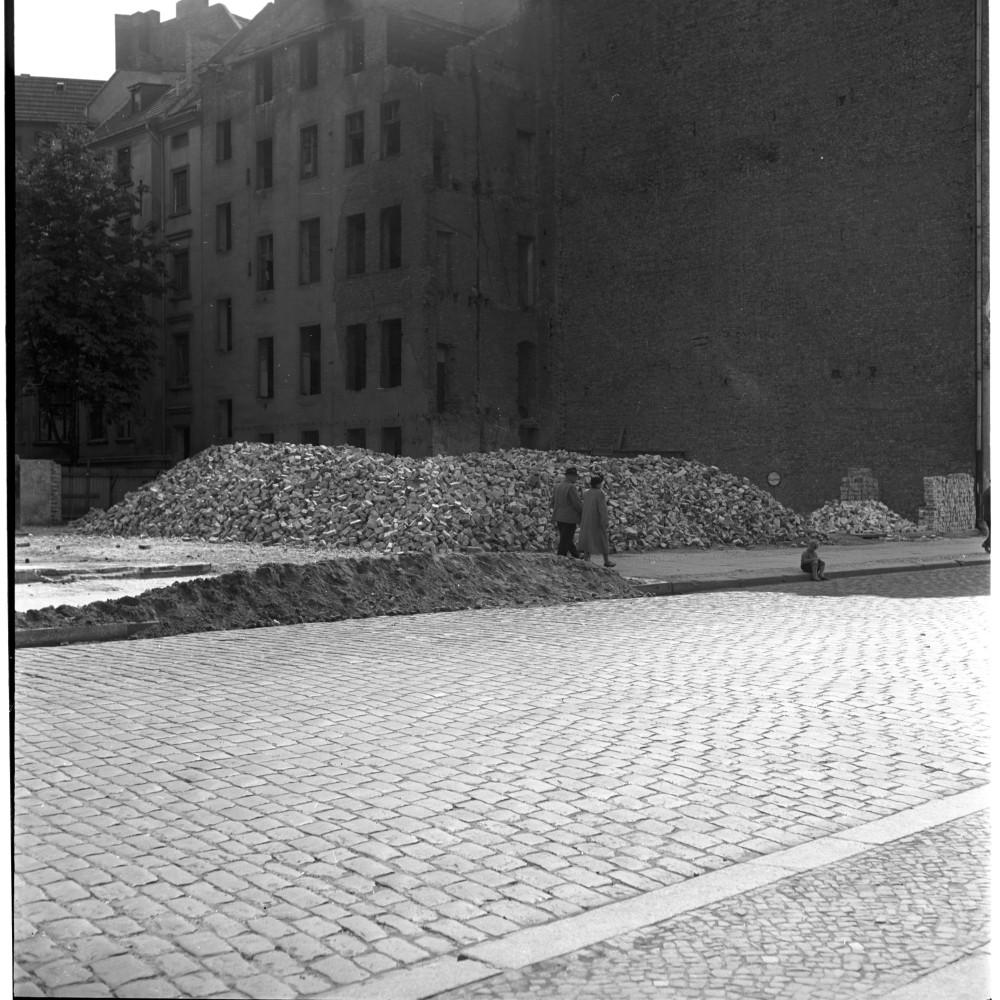 Negativ: Trümmer, Brunhildstraße 1-2, 1953 (Museen Tempelhof-Schöneberg/Herwarth Staudt CC BY-NC-SA)