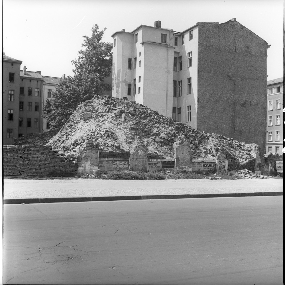 Negativ: Trümmer, Bülowstraße 10, 1953 (Museen Tempelhof-Schöneberg/Herwarth Staudt CC BY-NC-SA)