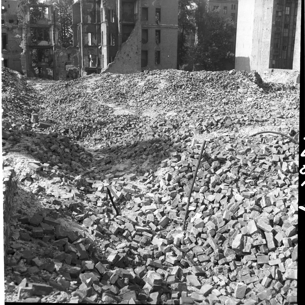 Negativ: Trümmer, Bülowstraße 21, 1953 (Museen Tempelhof-Schöneberg/Herwarth Staudt CC BY-NC-SA)