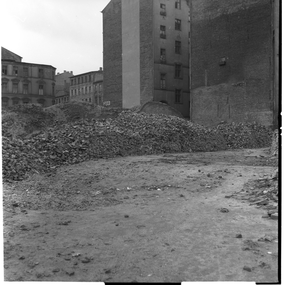 Negativ: Trümmer, Bülowstraße 42, 1953 (Museen Tempelhof-Schöneberg/Herwarth Staudt CC BY-NC-SA)