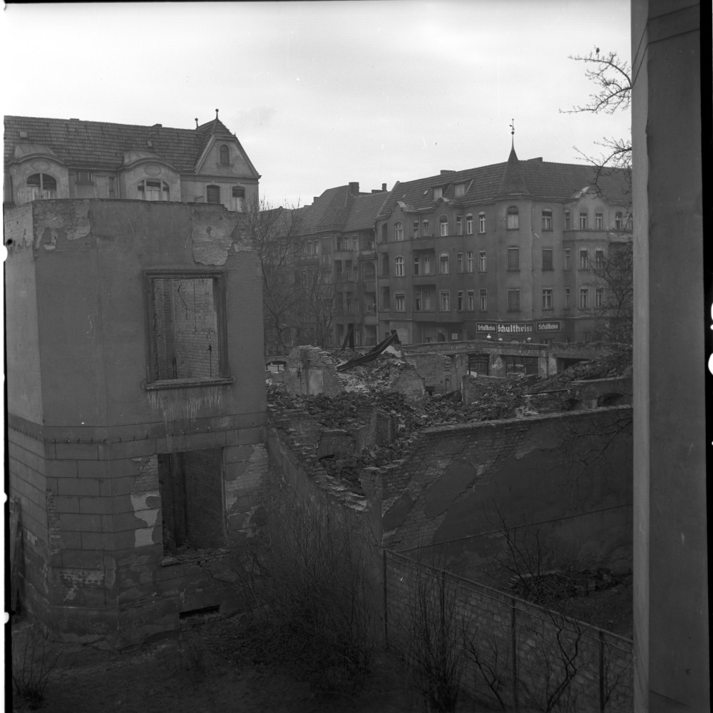 Negativ: Trümmer, Cranachstraße 24, 1954 (Museen Tempelhof-Schöneberg/Herwarth Staudt CC BY-NC-SA)