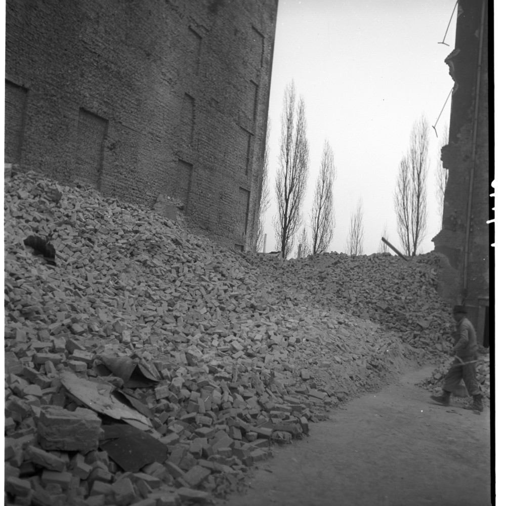 Negativ: Trümmer, Dennewitzstraße 30, 1953 (Museen Tempelhof-Schöneberg/Herwarth Staudt CC BY-NC-SA)