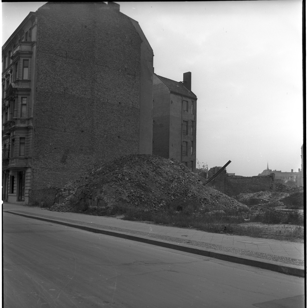 Negativ: Trümmer, Eisenacher Straße 16, 1953 (Museen Tempelhof-Schöneberg/Herwarth Staudt CC BY-NC-SA)
