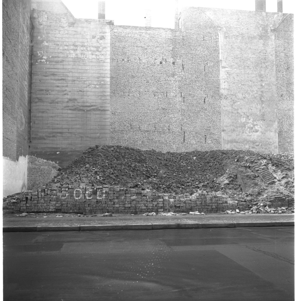 Negativ: Trümmer, Eisenacher Straße 5, 1953 (Museen Tempelhof-Schöneberg/Herwarth Staudt CC BY-NC-SA)